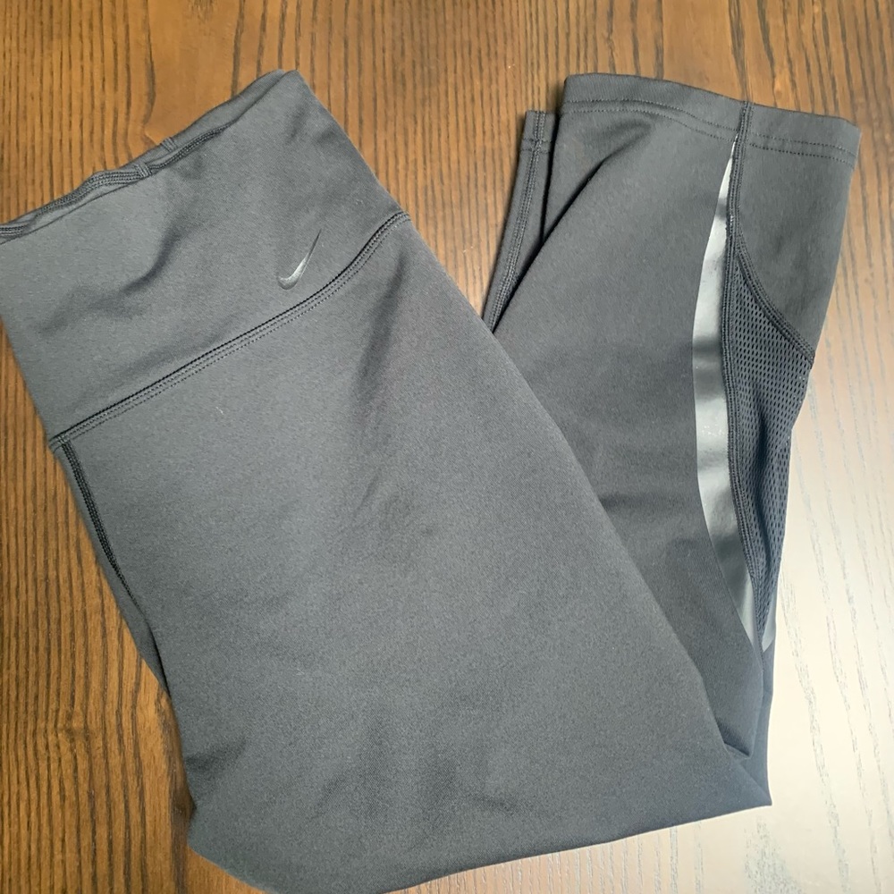 Nike- large cropped tights